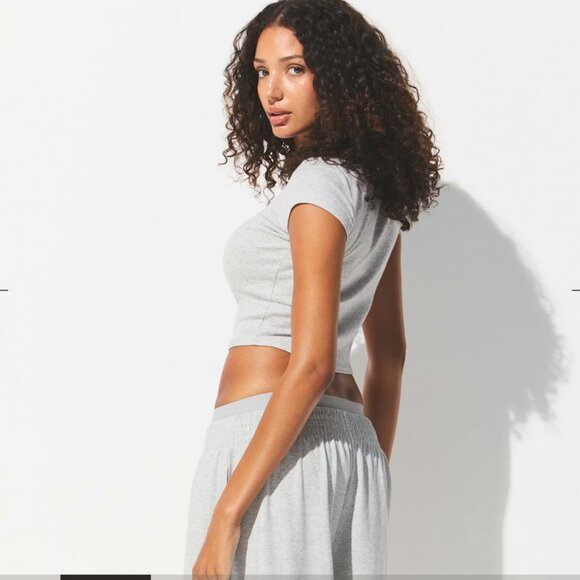 SKIMS Drop Needle Baby Tee - Picture 4 of 4